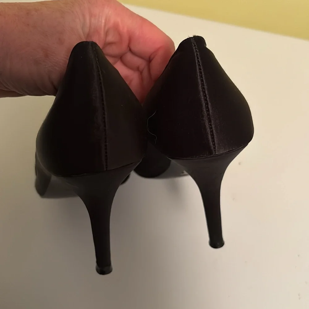 Tahari Sloan Black Satin Peep Toe Heels Size 9.5